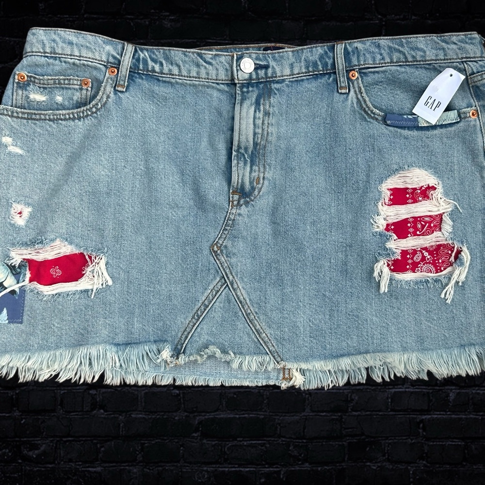 Gap Denim distressed skirt size 35” NWT
